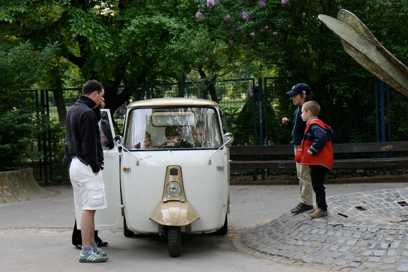 Illustration for article titled The Piaggio Ape: Buzzing About in Europe’s Cutest Truck